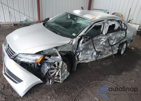 2014 Volkswagen Passat 1.8T Wolfsburg Edition z USA, uszkodzony, nr VIN 1VWAT7A33EC104563